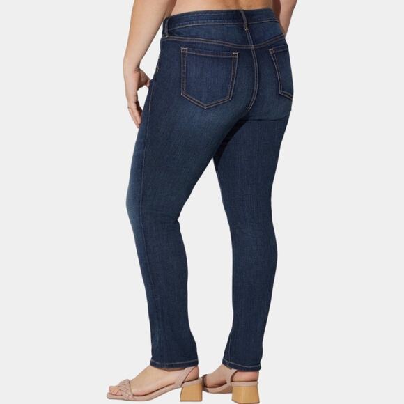 TORRID Boyfriend Straight Vintage Stretch Mid-Rise Jeans - Picture 4 of 11